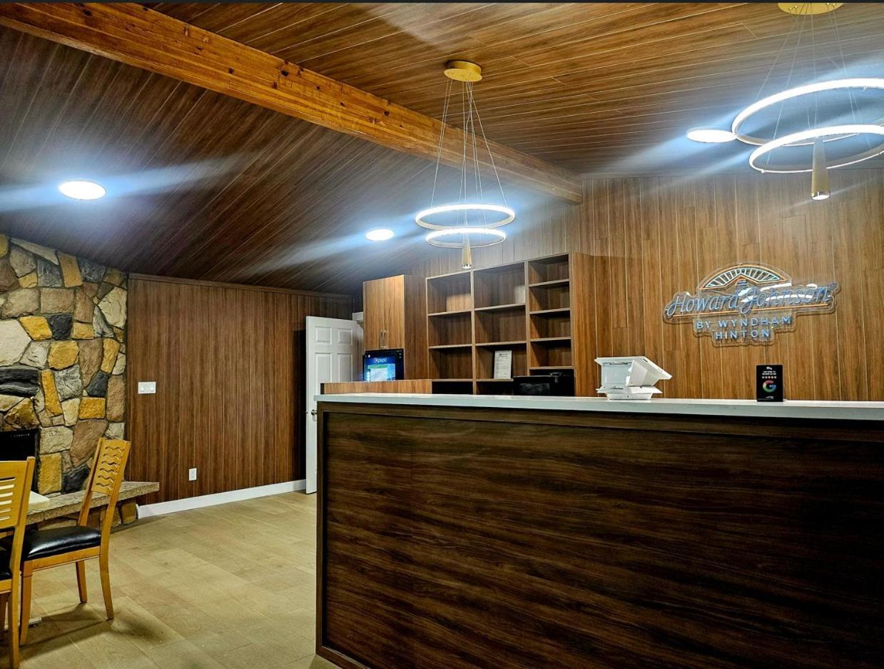 Tara Vista Inn Гінтон Екстер'єр фото