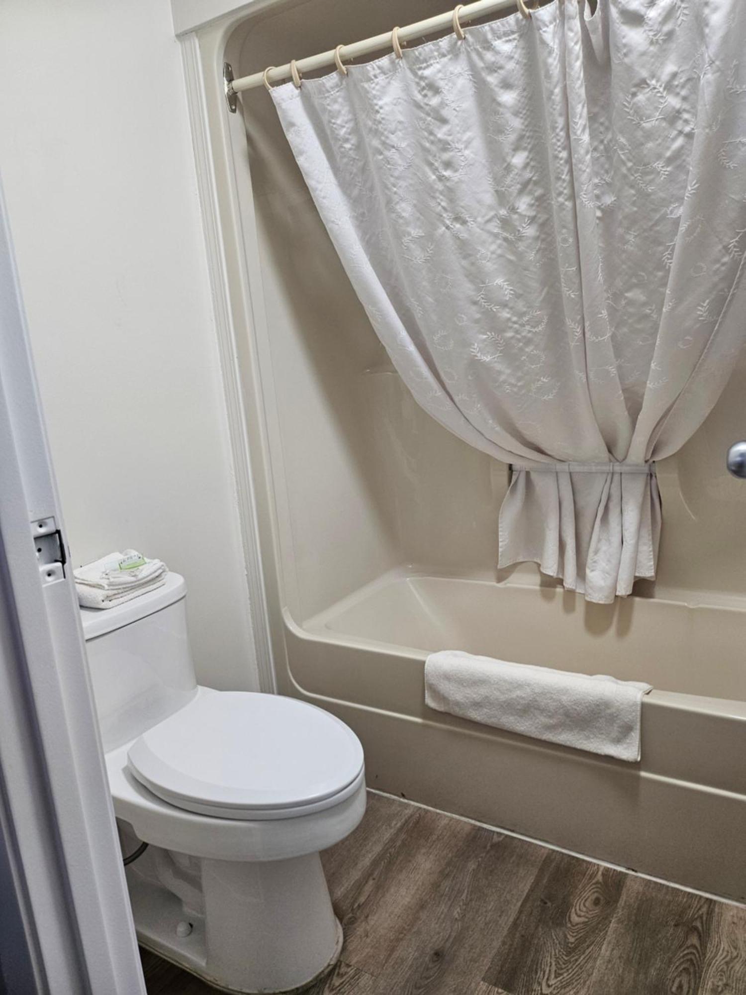 Tara Vista Inn Гінтон Екстер'єр фото